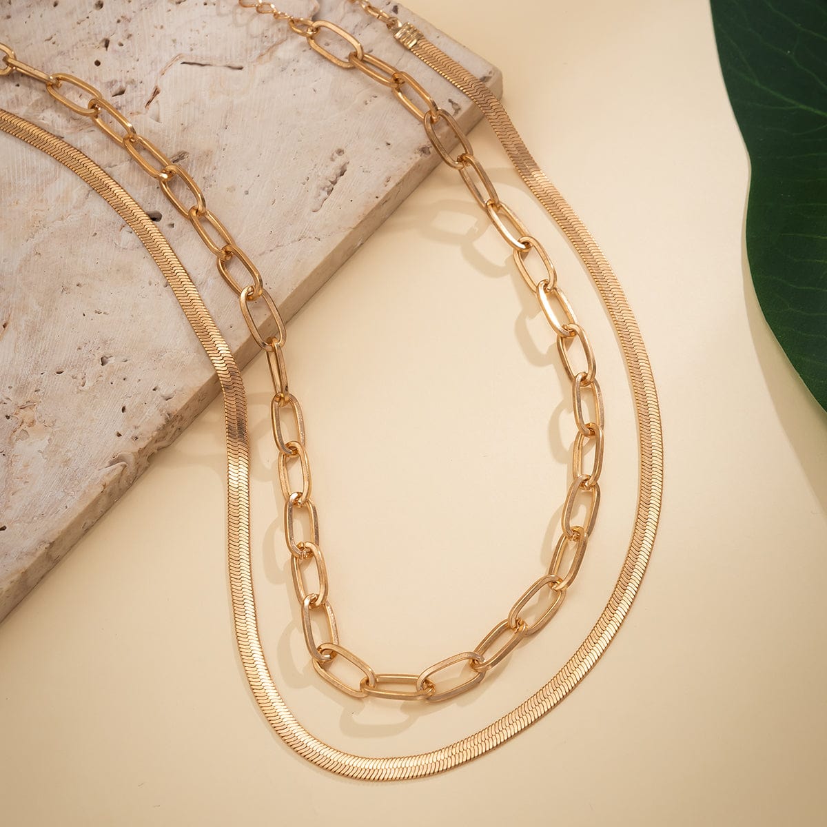Chic Layered Toggle Clasp Round Disk Pendant Chain Necklace Set