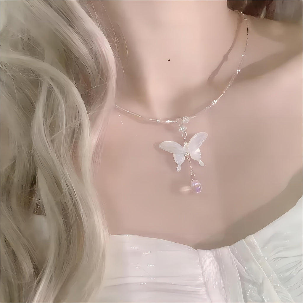 Chic Natural Pearl Shell Butterfly Pendant Crystal Necklace