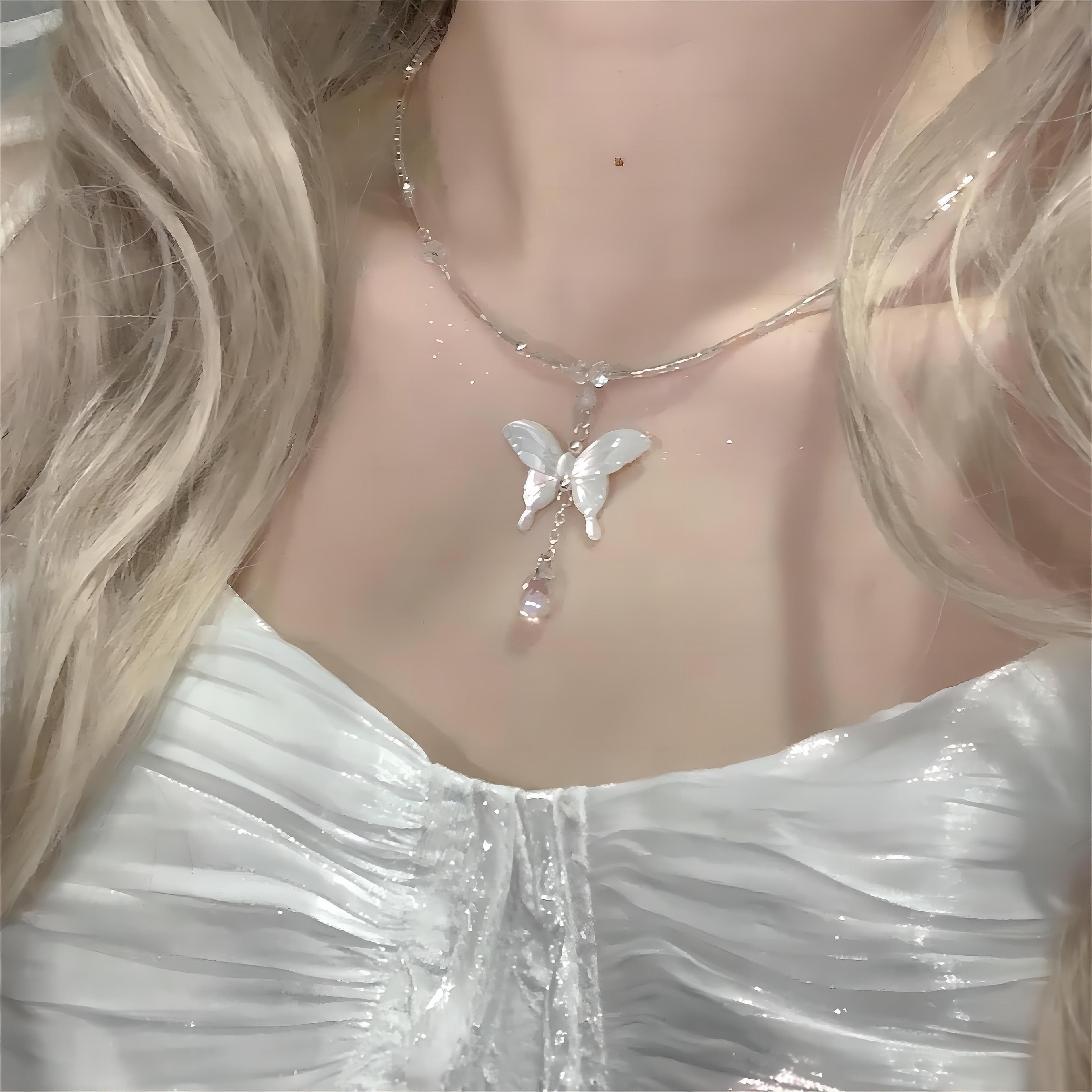 Chic Natural Pearl Shell Butterfly Pendant Crystal Necklace